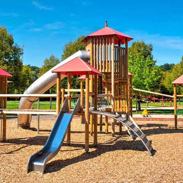 Pflegeleichte Gestaltung und Realisierung von Kinderspielplätzen