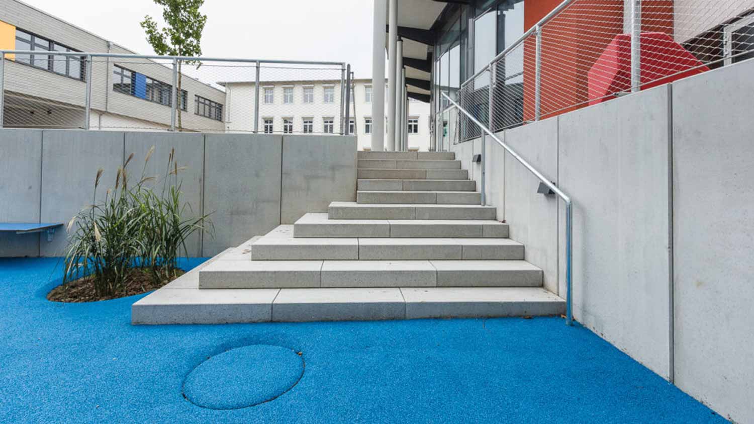 Bewegungspark im Pausenhof des Ursulinen Gymnasiums Straubing